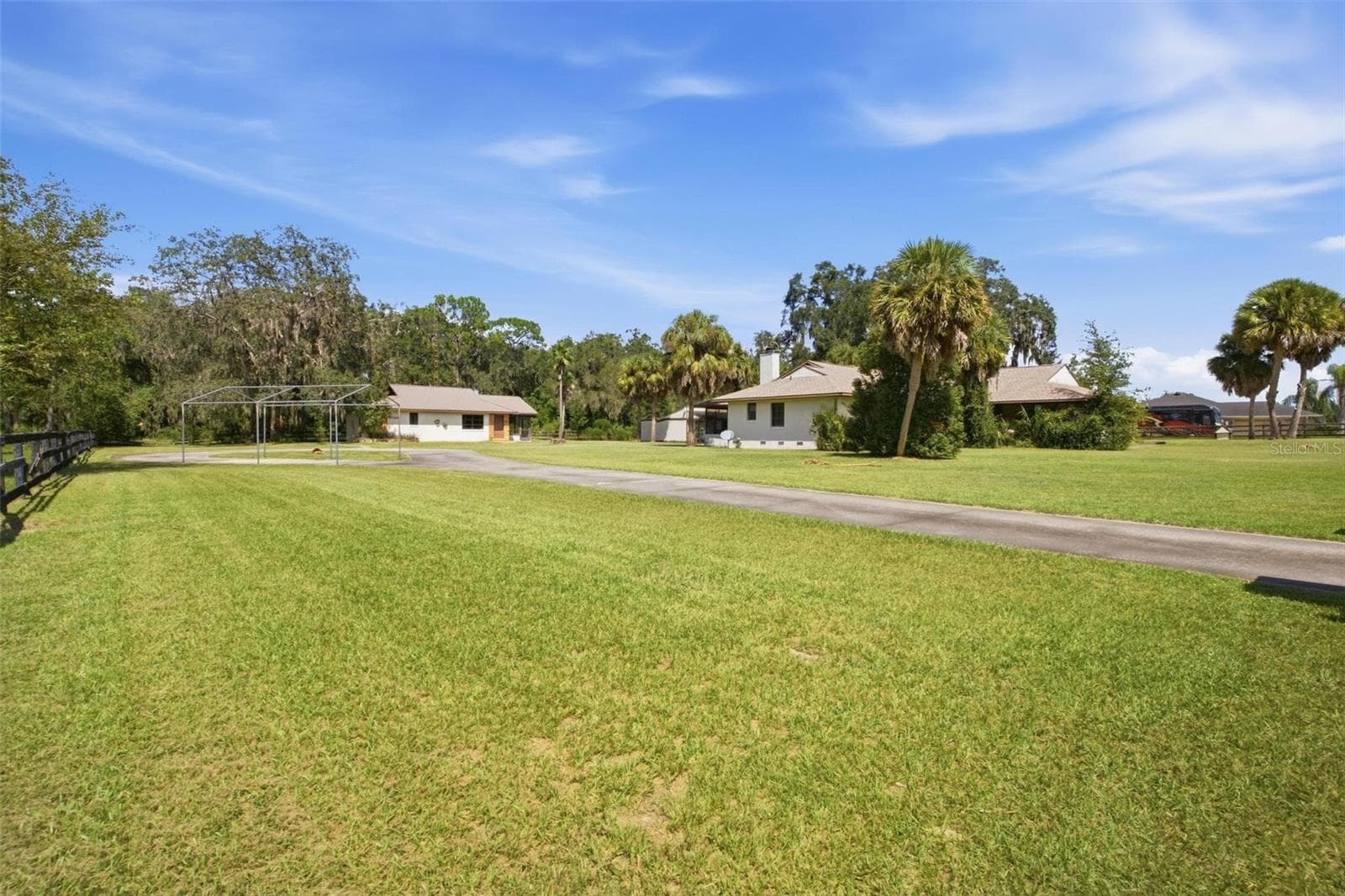 2.27 fully fenced acres. - 10131 SE 170TH LN, SUMMERFIELD