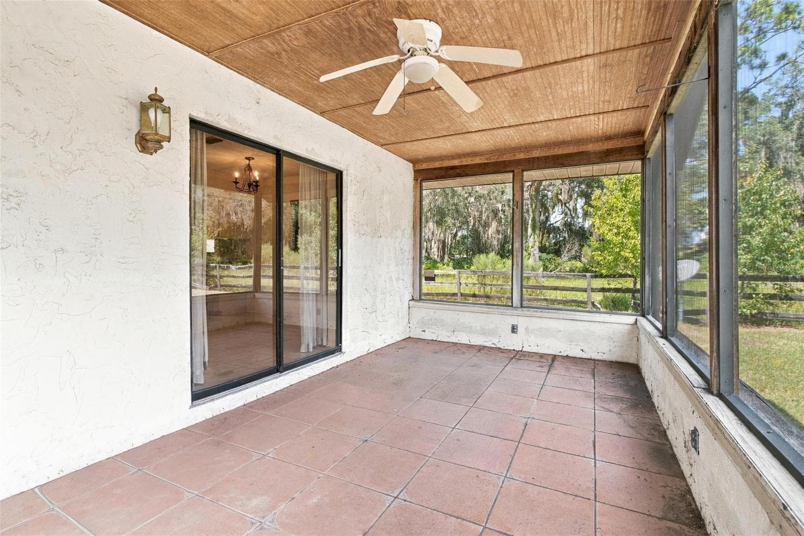 Guest house porch. - 10131 SE 170TH LN, SUMMERFIELD