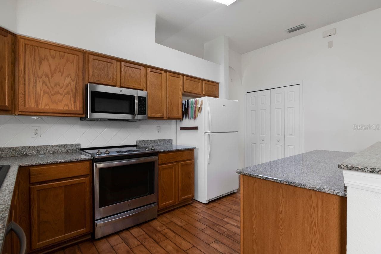 Single Family Residence at 2725 BUCKHORN PRESERVE BLVD, VALRICO, photo 7 of 33