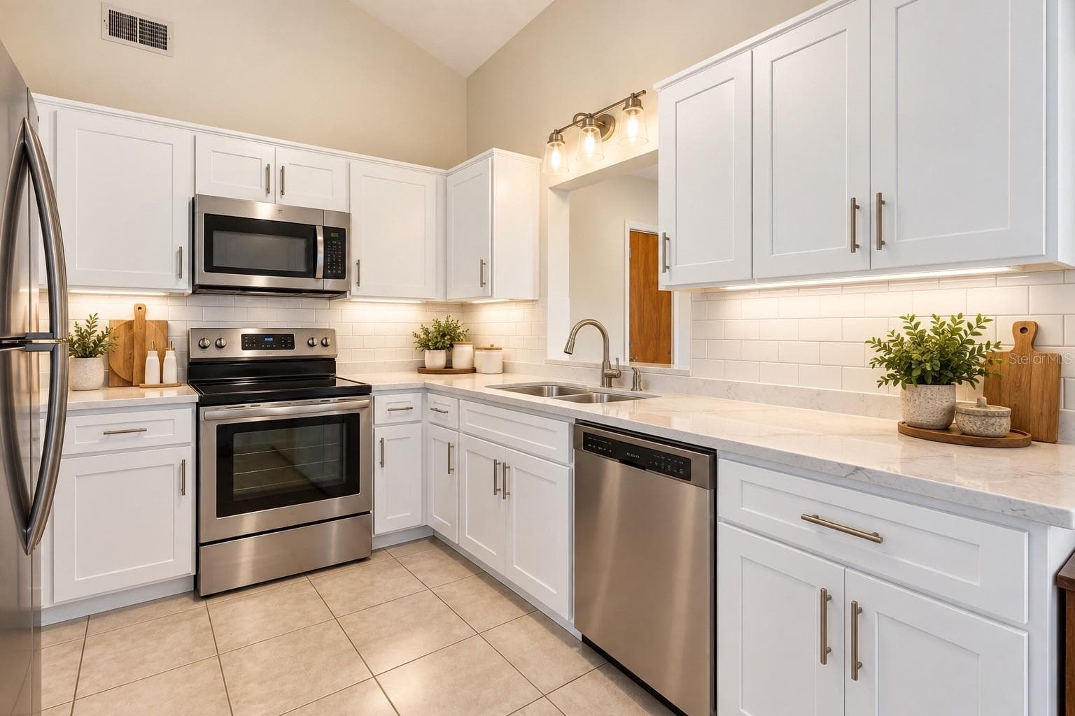 Virtually Created Kitchen - 549 SILVER COURSE RUN, OCALA