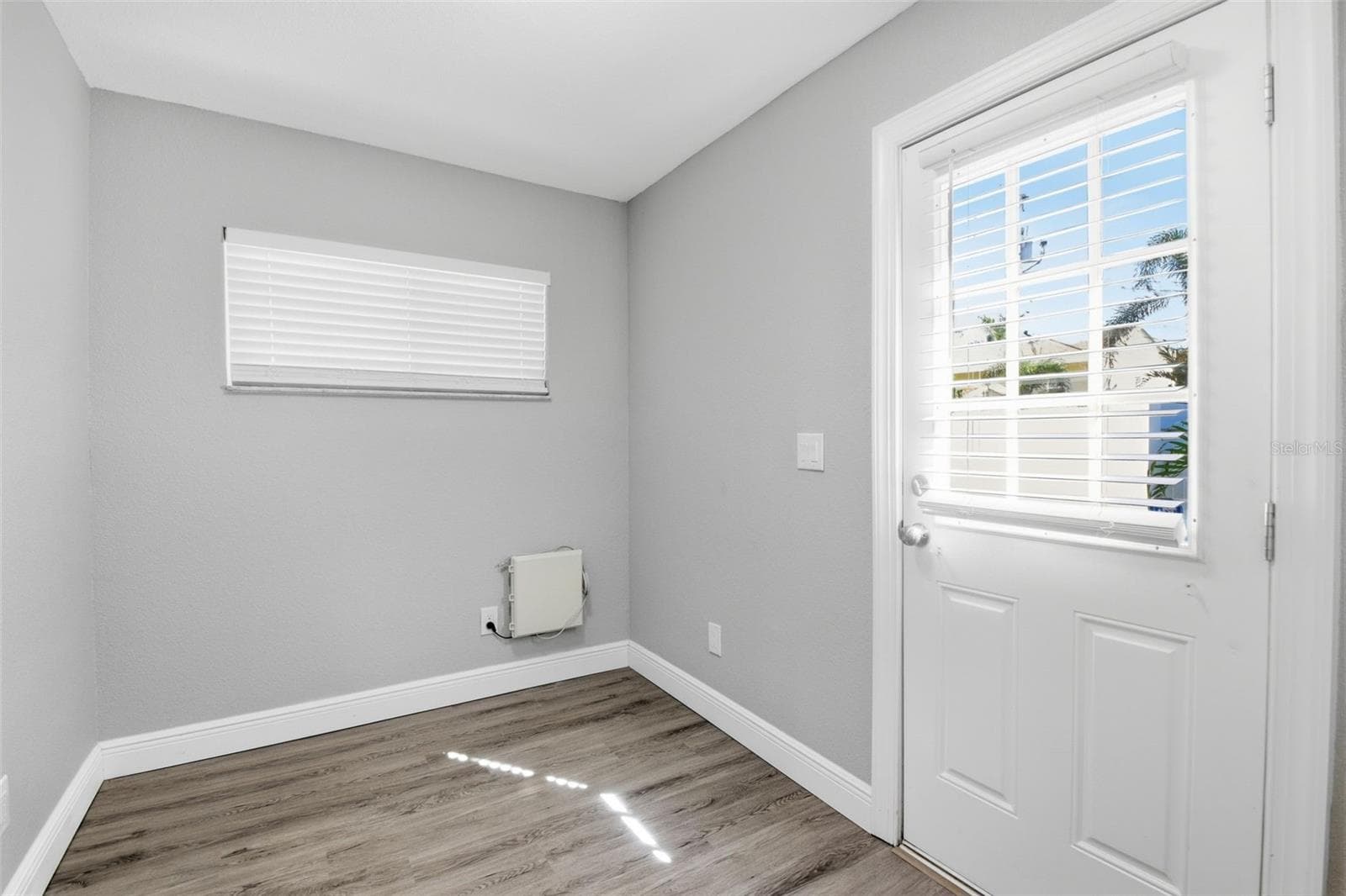 Single Family Residence at 1751 MISSISSIPPI AVE NE, ST PETERSBURG, photo 7 of 50