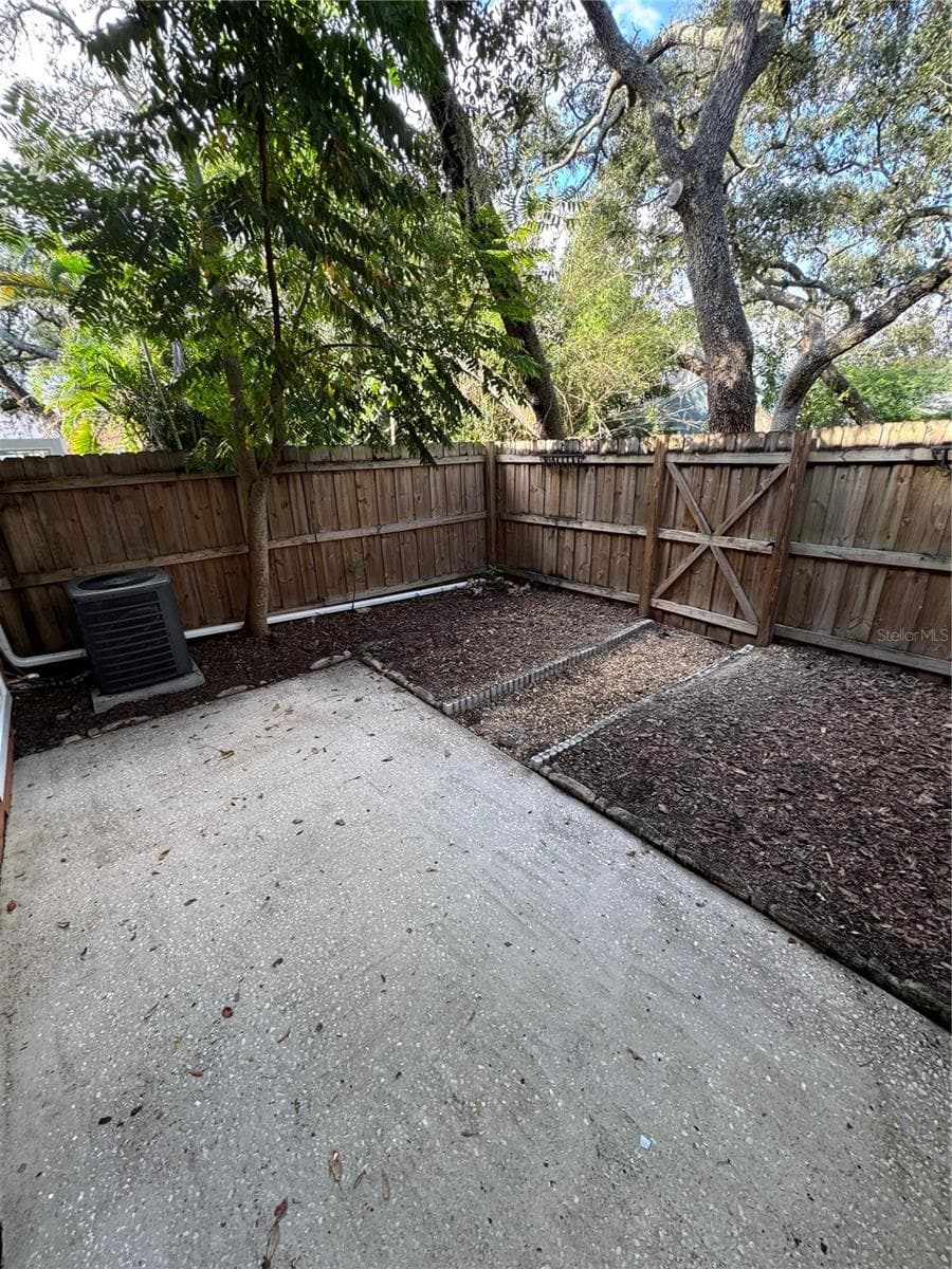 Townhouse at 9459 FOREST HILLS CIR, TAMPA, photo 29 of 32