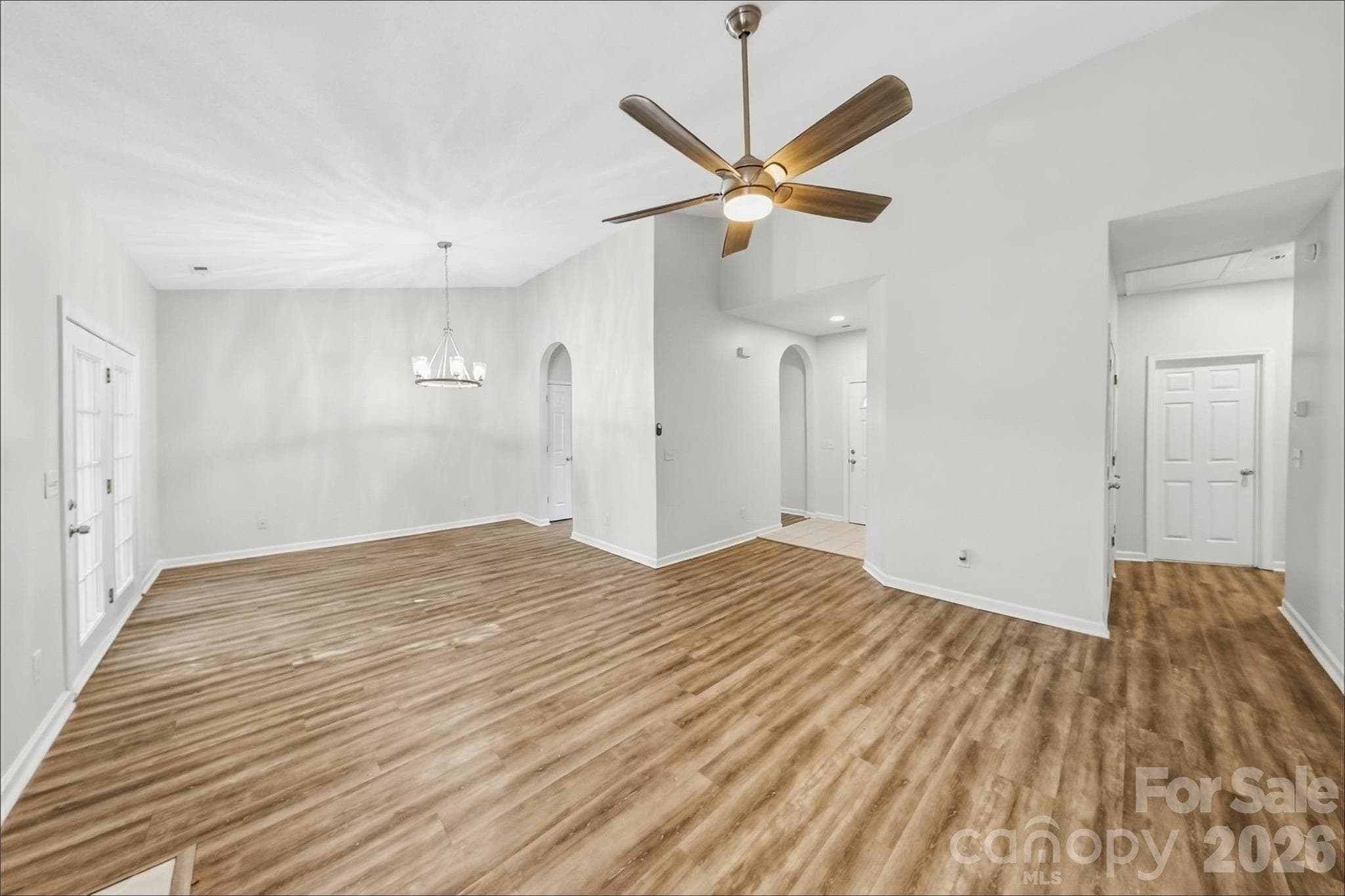 Single Family Residence at 834 Horseman Drive, Rock Hill, photo 3 of 18
