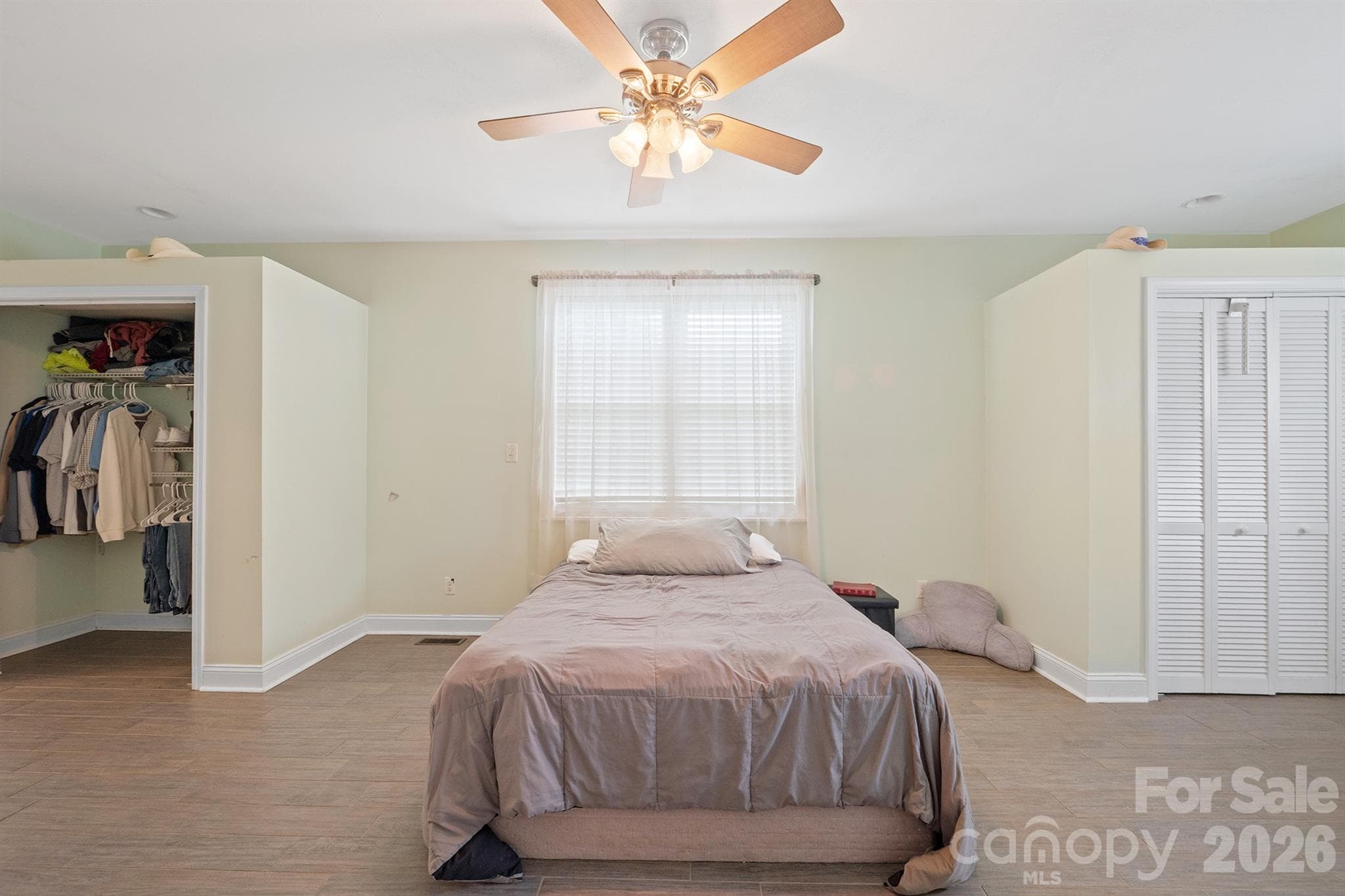 Single Family Residence at 228 Hazeleen Avenue, Belmont, photo 12 of 31