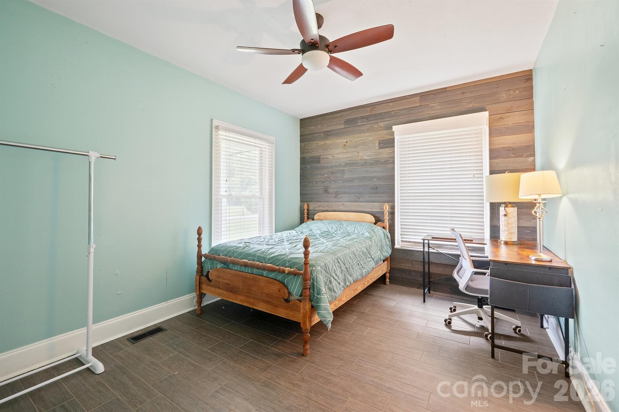 Single Family Residence at 228 Hazeleen Avenue, Belmont, photo 21 of 31