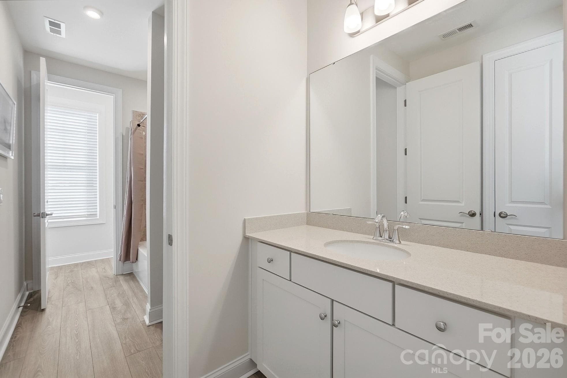 Jack-n-Jill bath - 8032 Longwaters Court, York