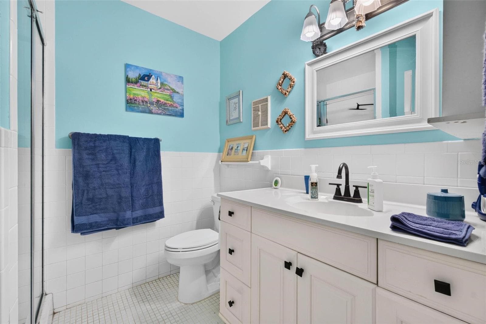Primary Bathroom w/updated Vanity - 2287 PHILIPPINE DR #9, CLEARWATER