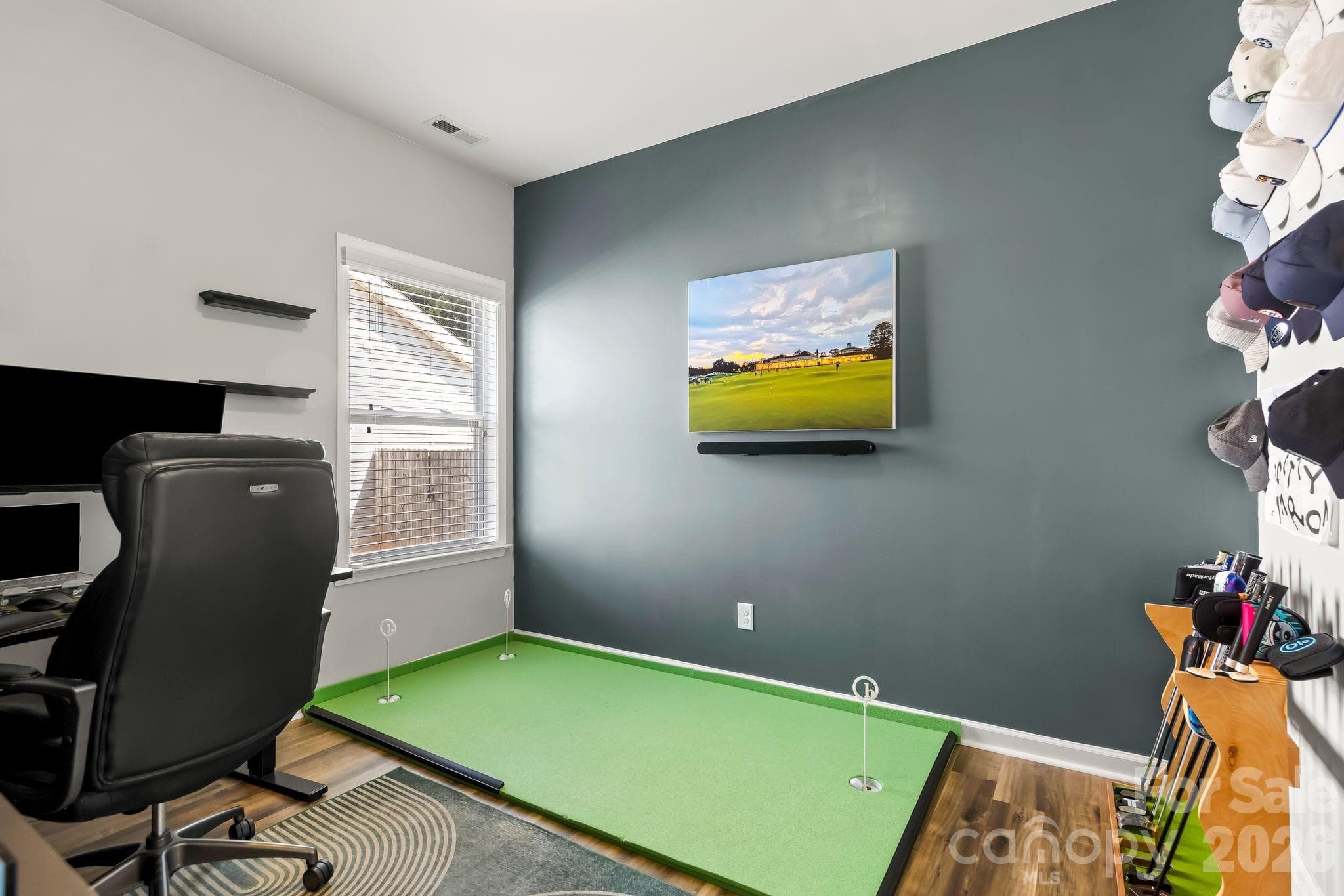 Single Family Residence at 10014 Goose Landing Drive, Charlotte, photo 17 of 31