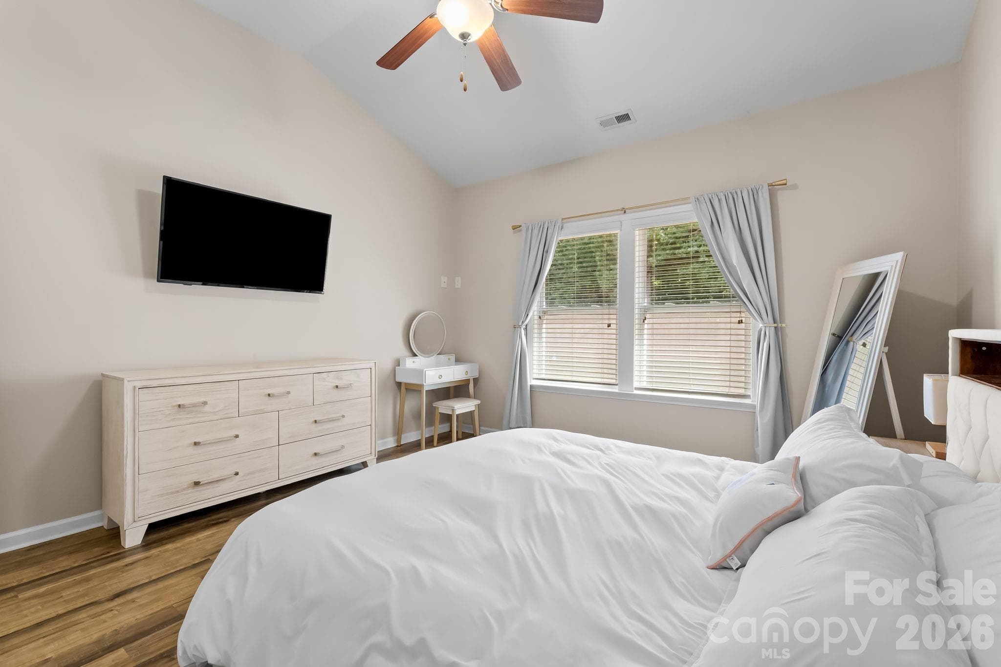Single Family Residence at 10014 Goose Landing Drive, Charlotte, photo 22 of 31