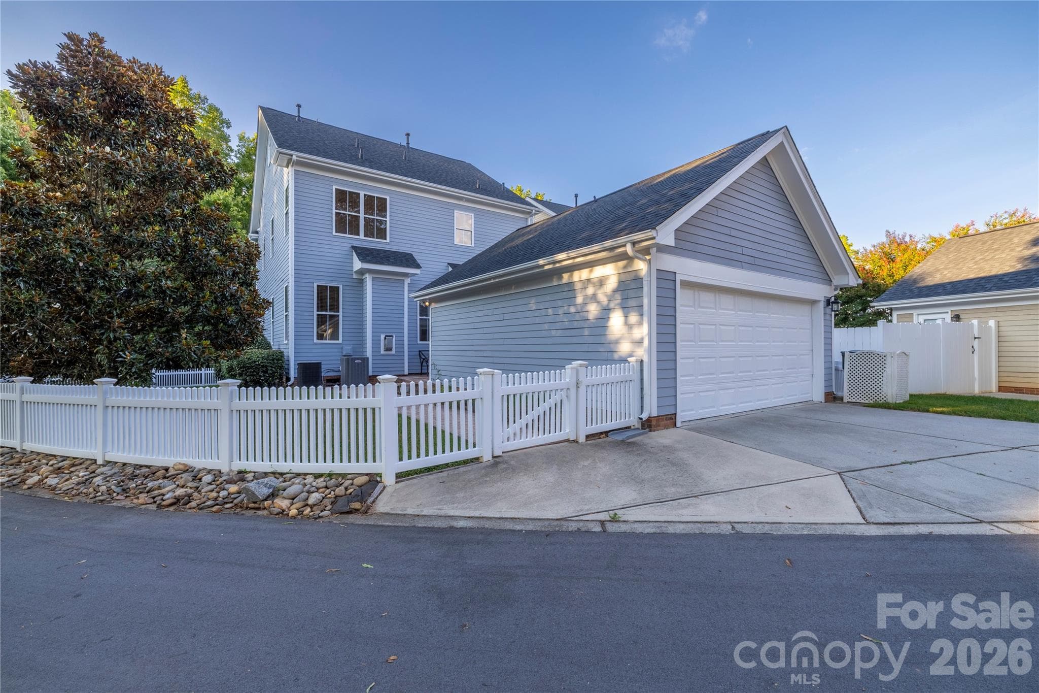 Single Family Residence at 116 Gresham Lane, Mooresville, photo 2 of 32