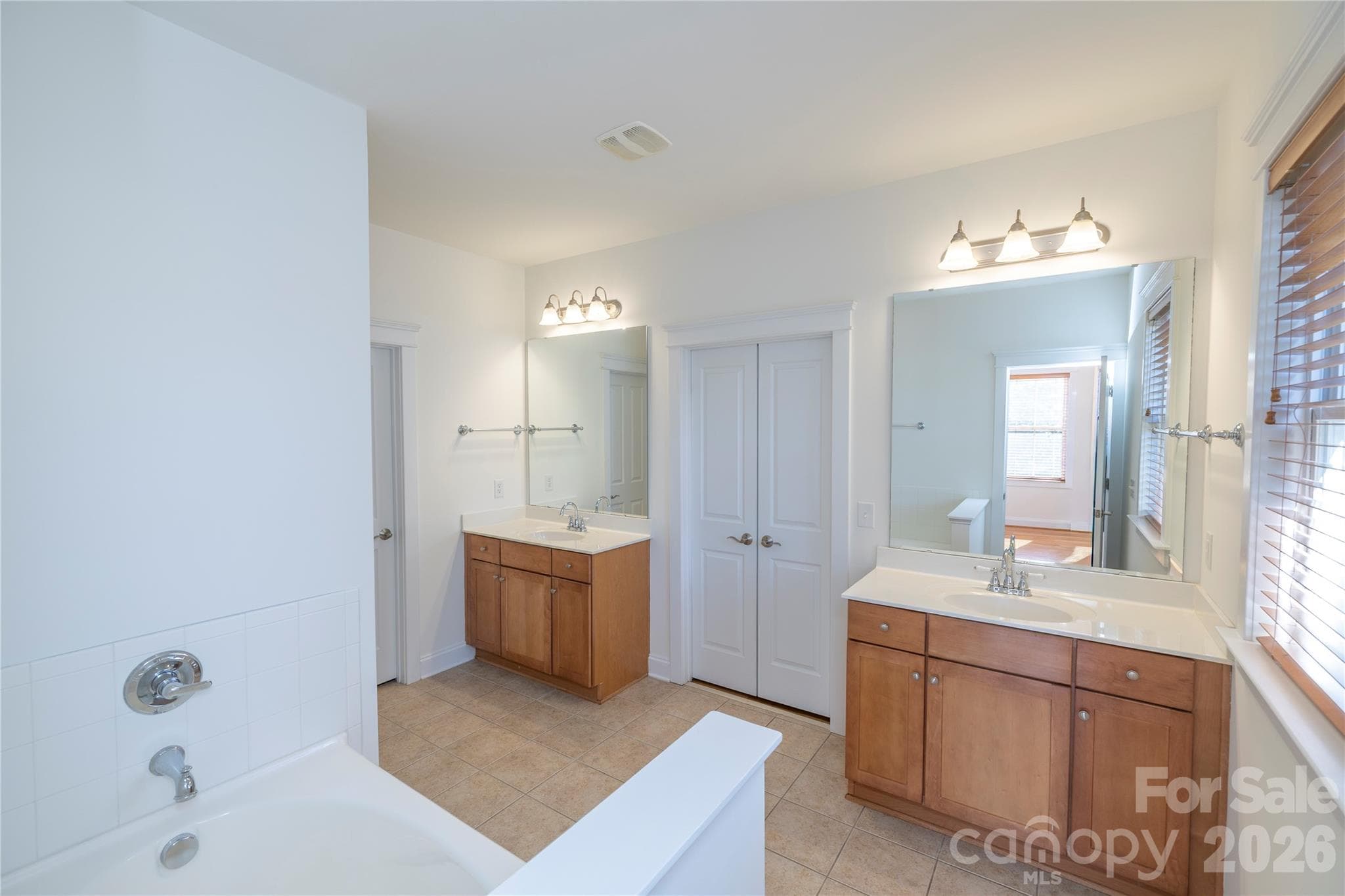 Single Family Residence at 116 Gresham Lane, Mooresville, photo 16 of 32