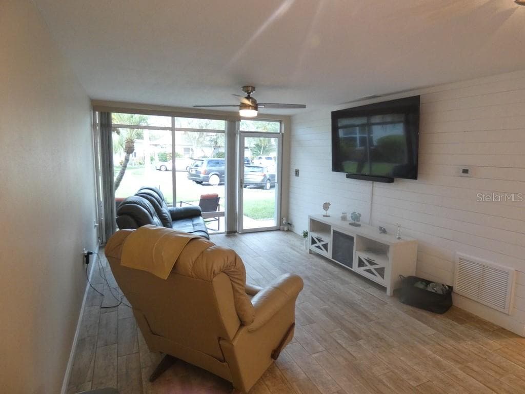 Condominium at 4322 TAHITIAN GARDENS CIR #B, HOLIDAY, photo 6 of 36