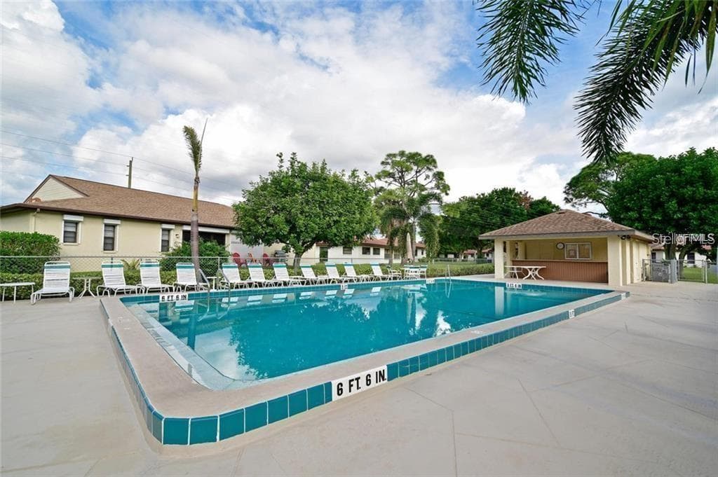 Vivienda II pool. - 3308 60TH AVE W, BRADENTON