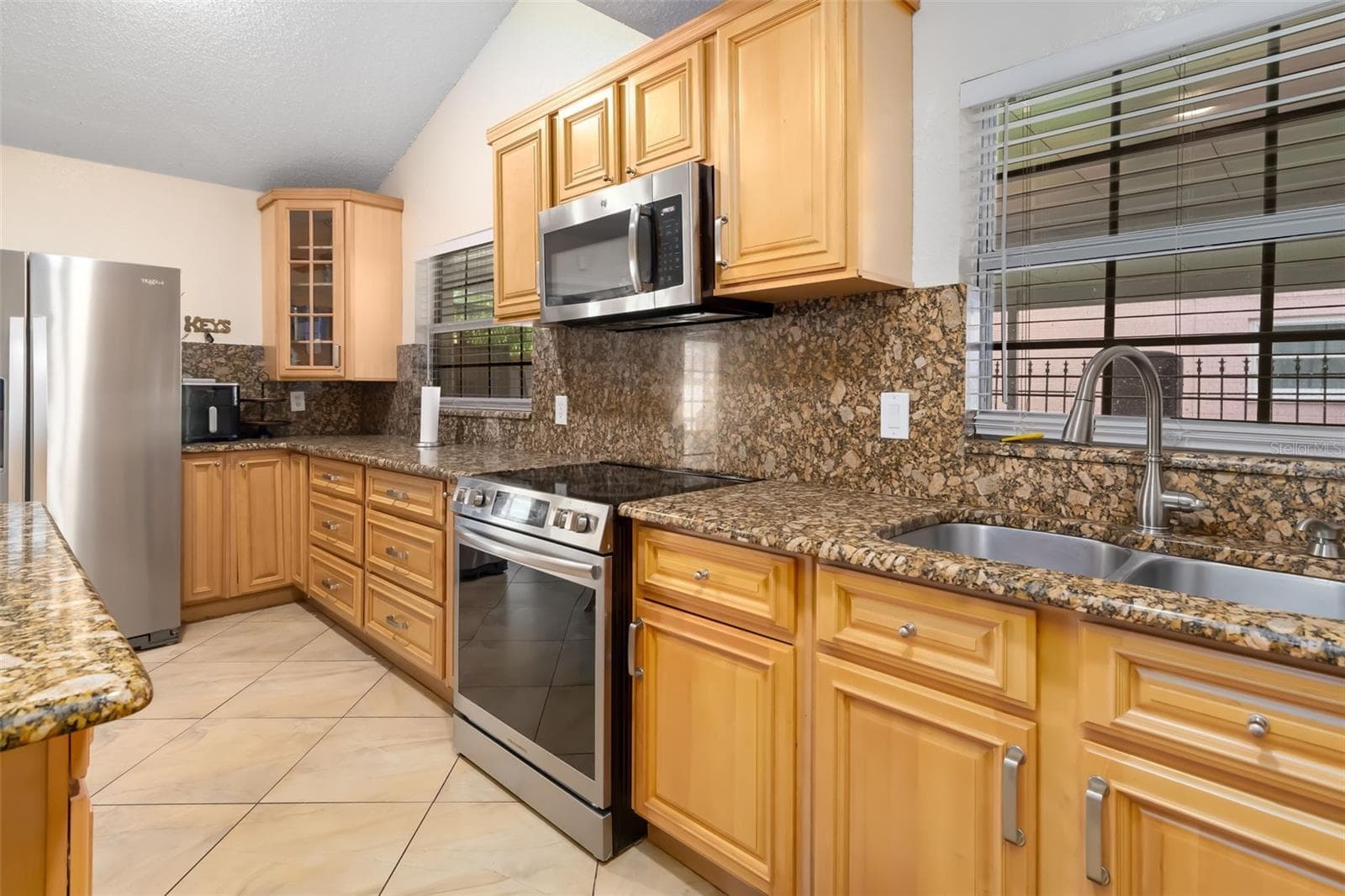 Single Family Residence at 6012 FRANCIS DR, APOLLO BEACH, photo 17 of 57