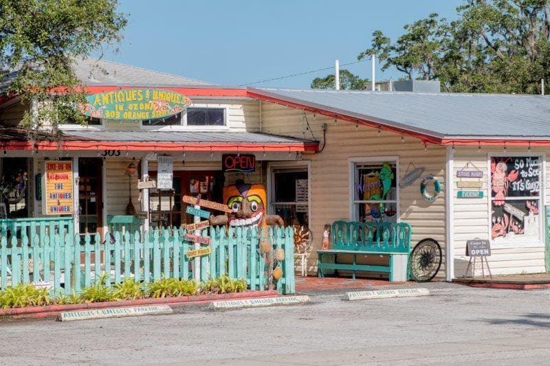 Ozona’s colorful local businesses and eclectic shops add to the small-town personality that makes this community unlike anywhere else in Pinellas County. - 201 SOUTH ST, PALM HARBOR