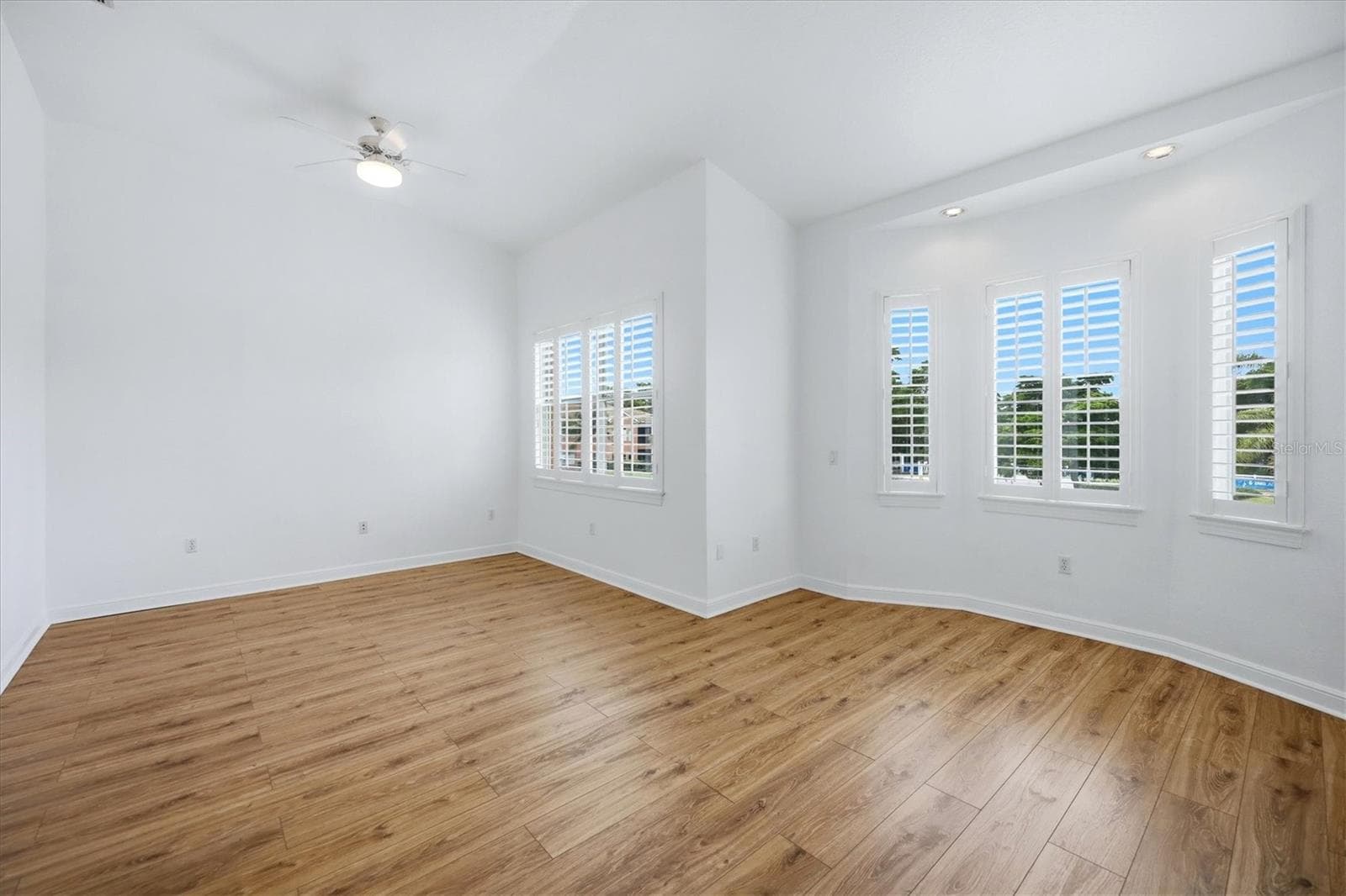 Condominium at 5458 46TH CT W, BRADENTON, photo 14 of 38