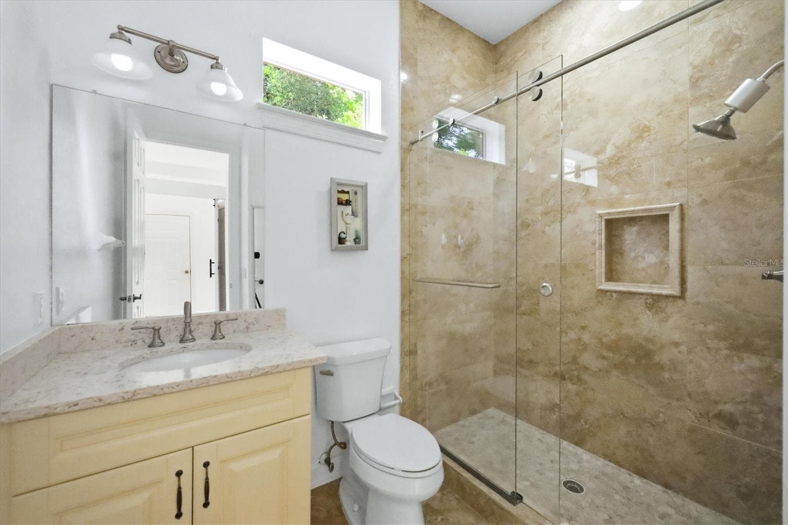 bathroom that Bdrm 3 and 4 share - 5458 46TH CT W, BRADENTON