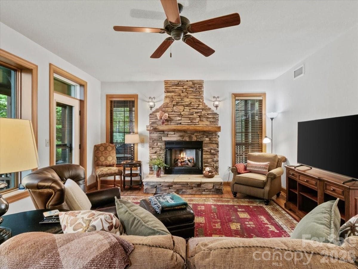 81 Creekside Way