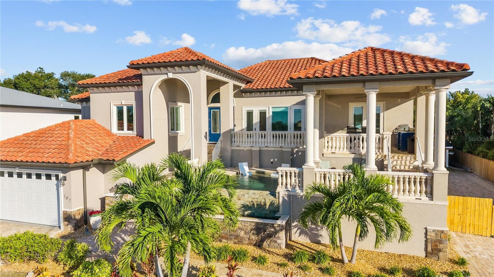 Distinctive Waterfront Estate in Nokomis - 107 SUNSET DR, NOKOMIS