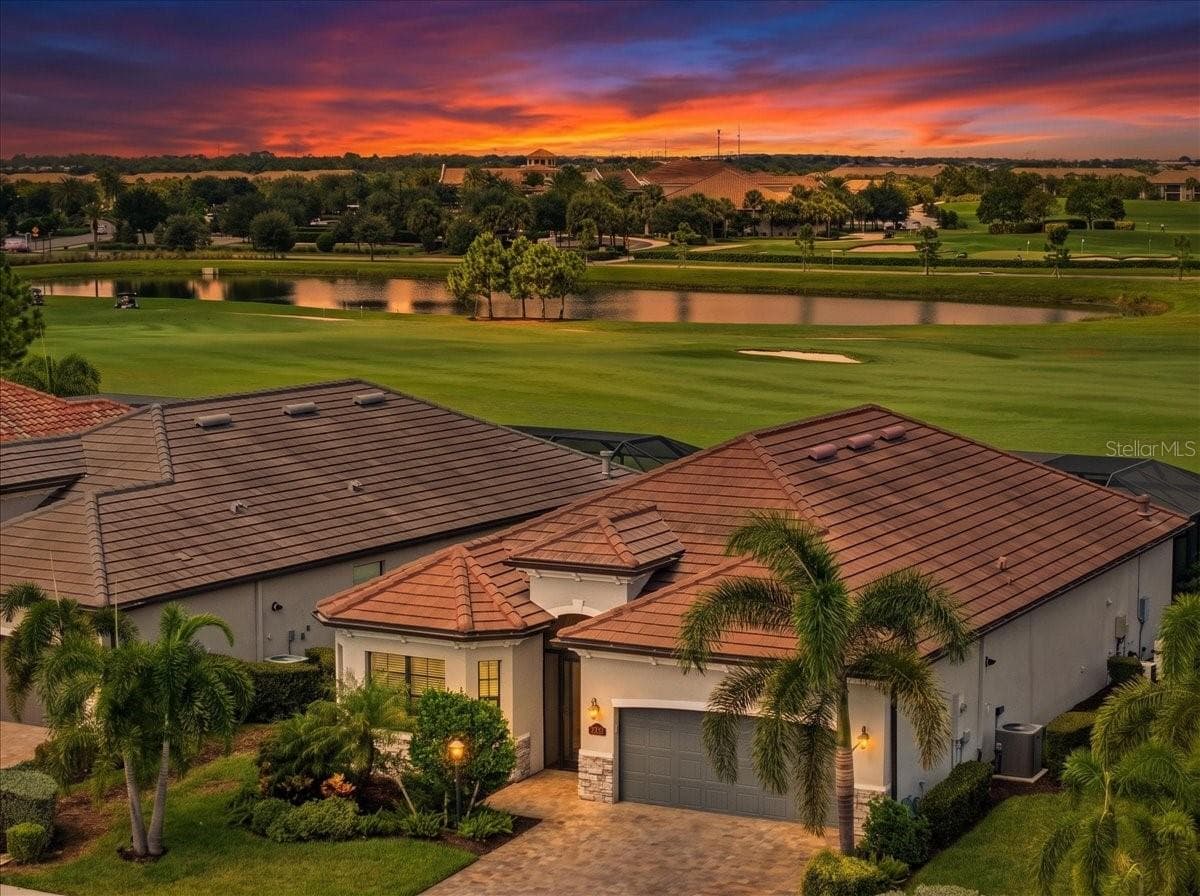 Single Family Residence at 5716 CHEECH GLN, LAKEWOOD RANCH, photo 2 of 89