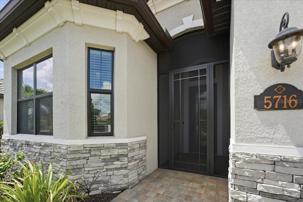 Single Family Residence at 5716 CHEECH GLN, LAKEWOOD RANCH, photo 5 of 89