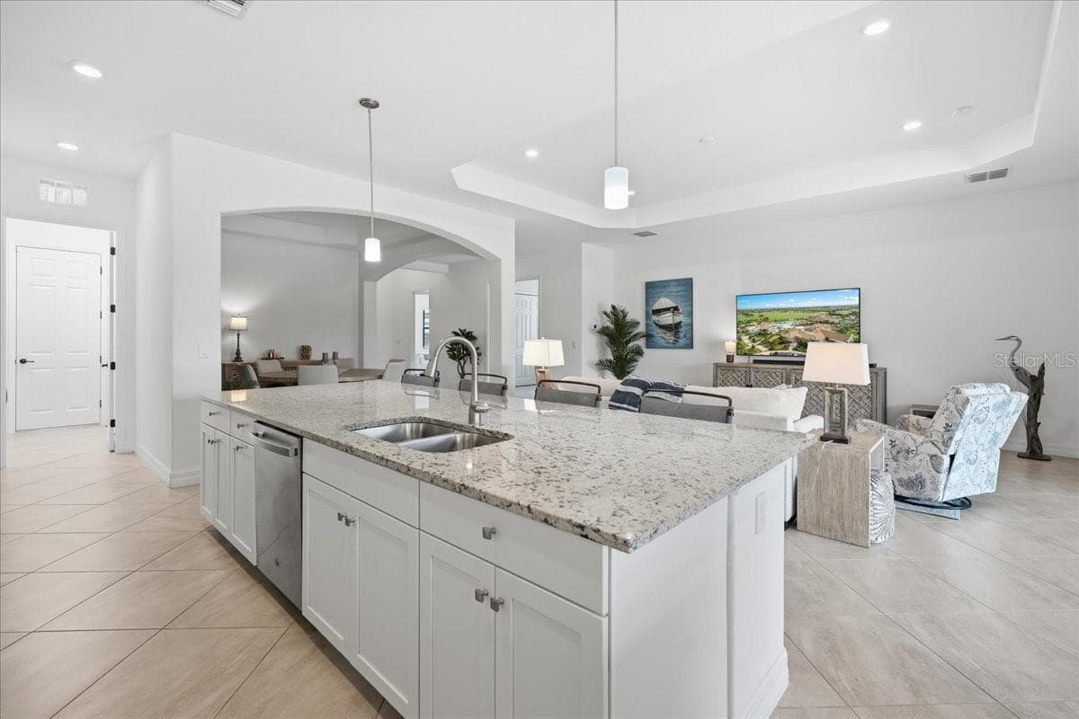 Single Family Residence at 5716 CHEECH GLN, LAKEWOOD RANCH, photo 14 of 89