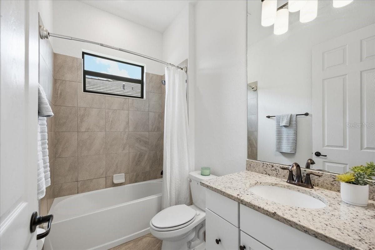 Single Family Residence at 5716 CHEECH GLN, LAKEWOOD RANCH, photo 29 of 89