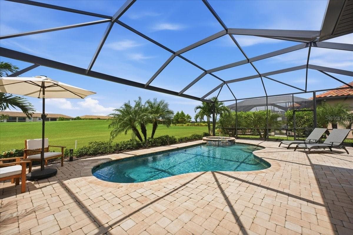 Single Family Residence at 5716 CHEECH GLN, LAKEWOOD RANCH, photo 39 of 89