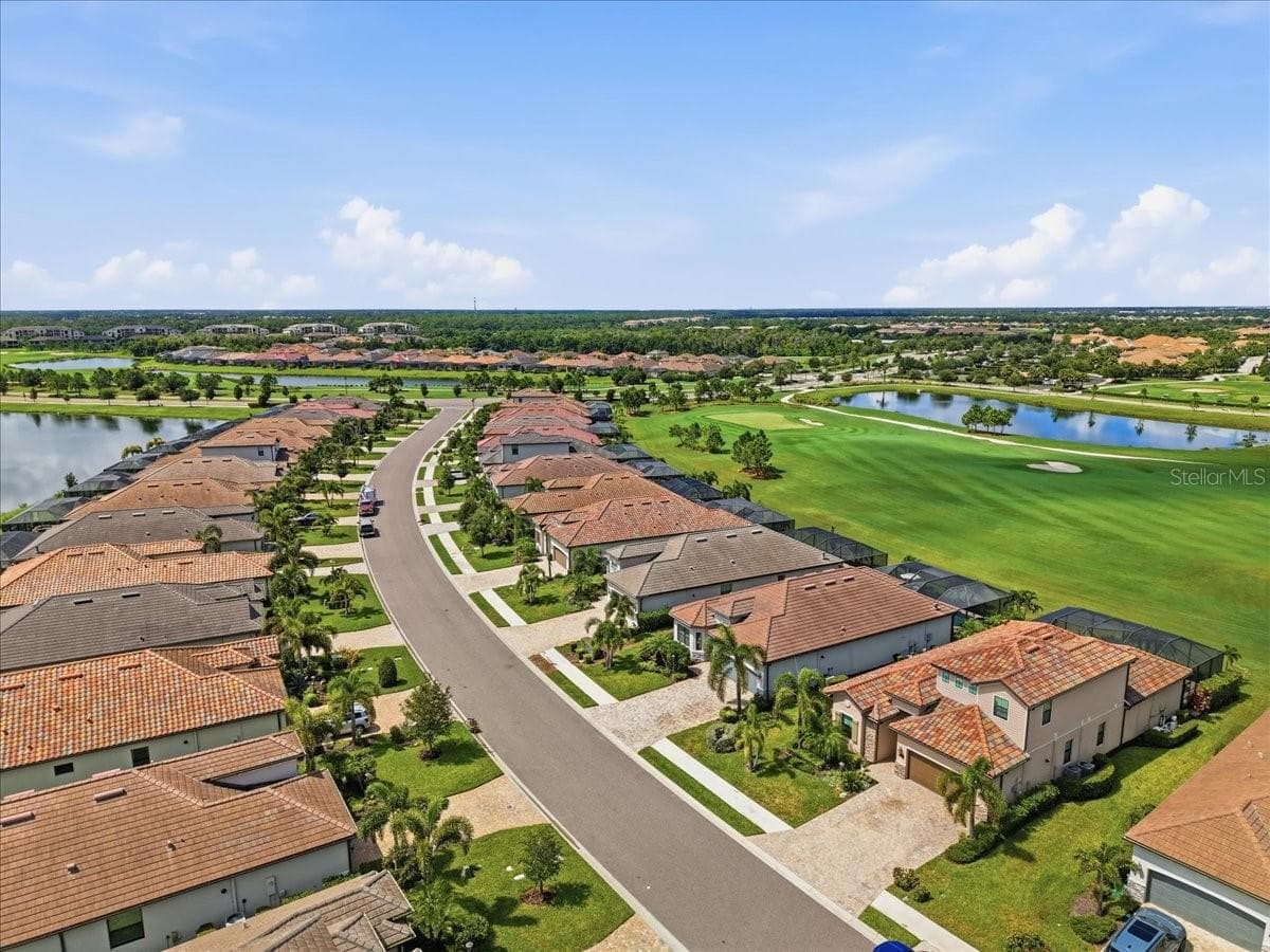 Single Family Residence at 5716 CHEECH GLN, LAKEWOOD RANCH, photo 50 of 89