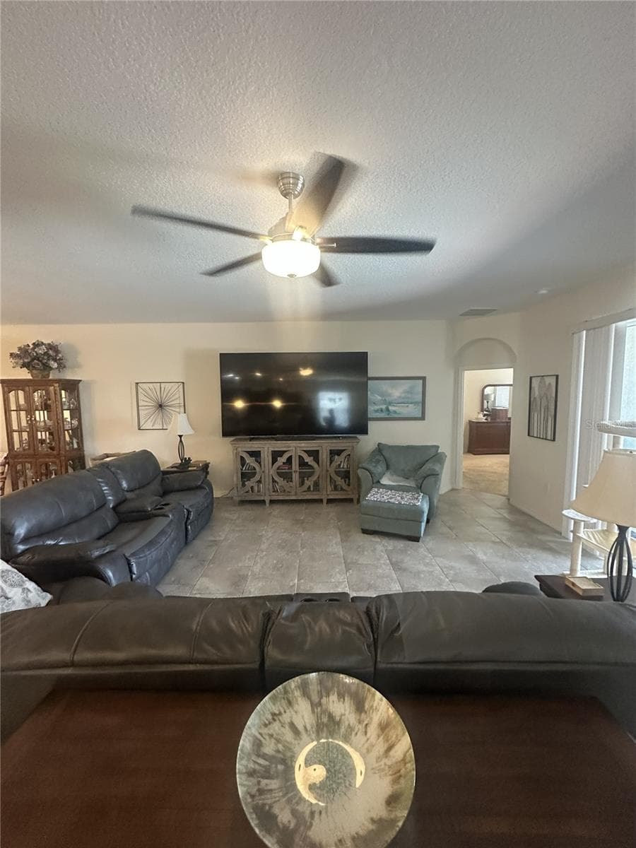 Living2 - 226 BRUNSWICK DR, DAVENPORT