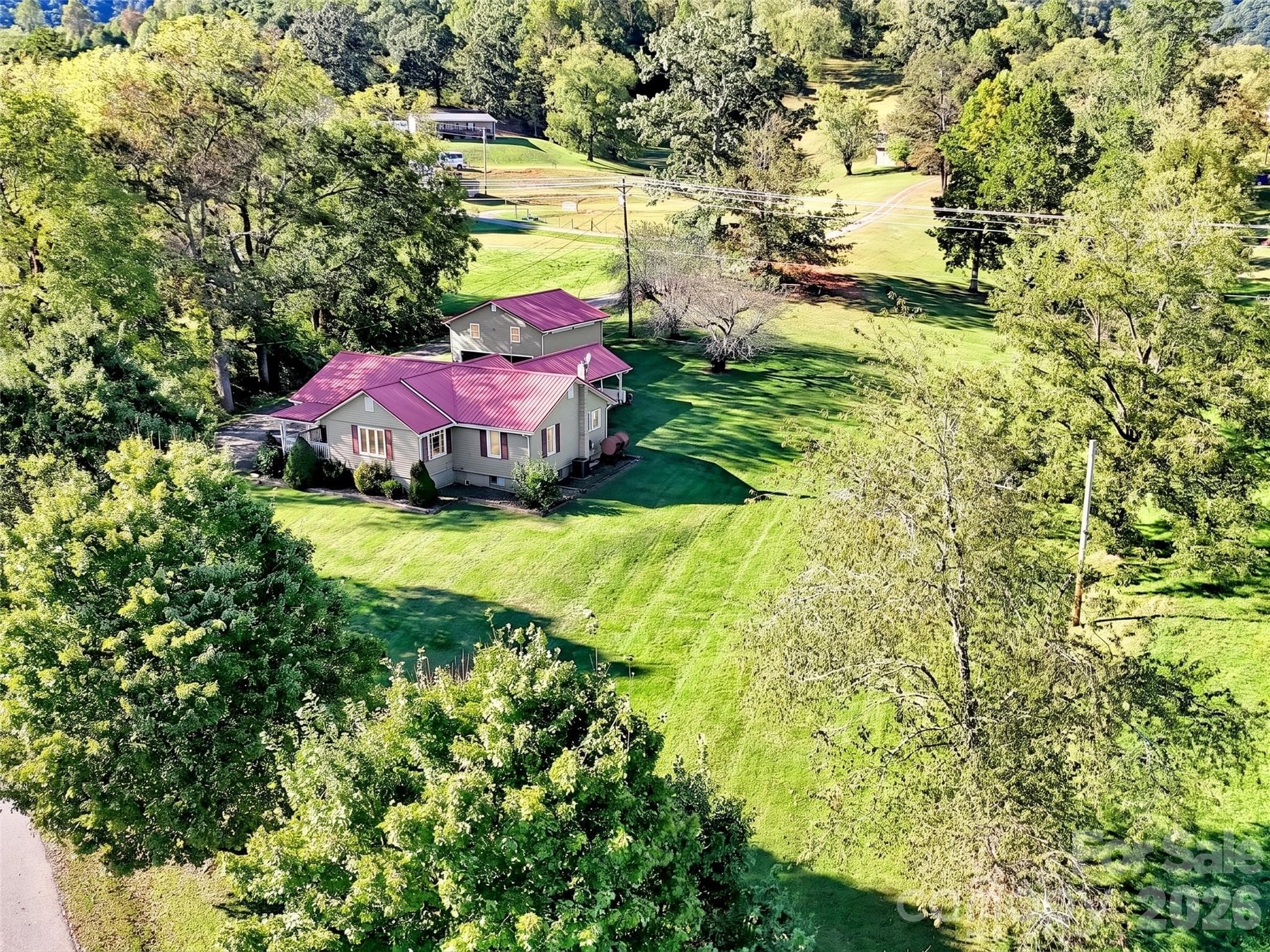Single Family Residence at 408 Sunny Drive, Waynesville, photo 6 of 41