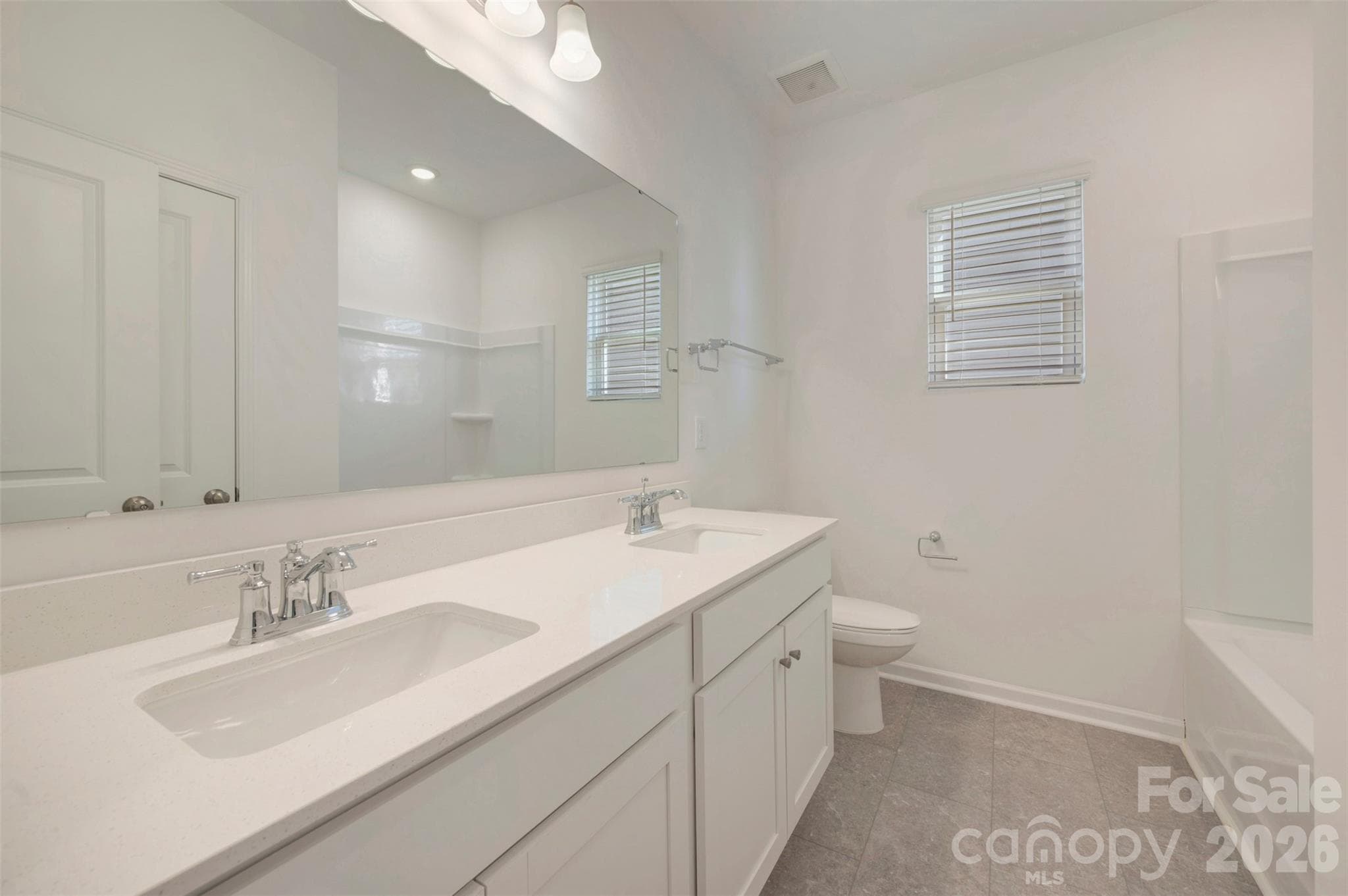 Secondary bathroom - 1554 Kate Cecil Way, York