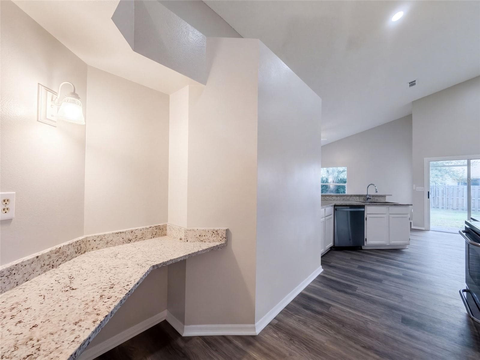Single Family Residence at 9703 GLENPOINTE DR, RIVERVIEW, photo 7 of 40