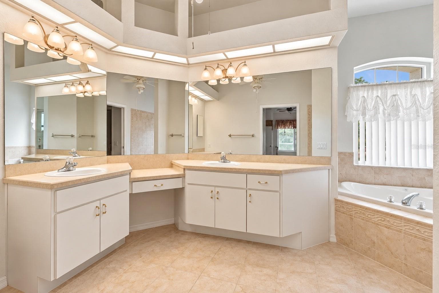 Primary bathroom - 7420 NIGHTWALKER RD, WEEKI WACHEE