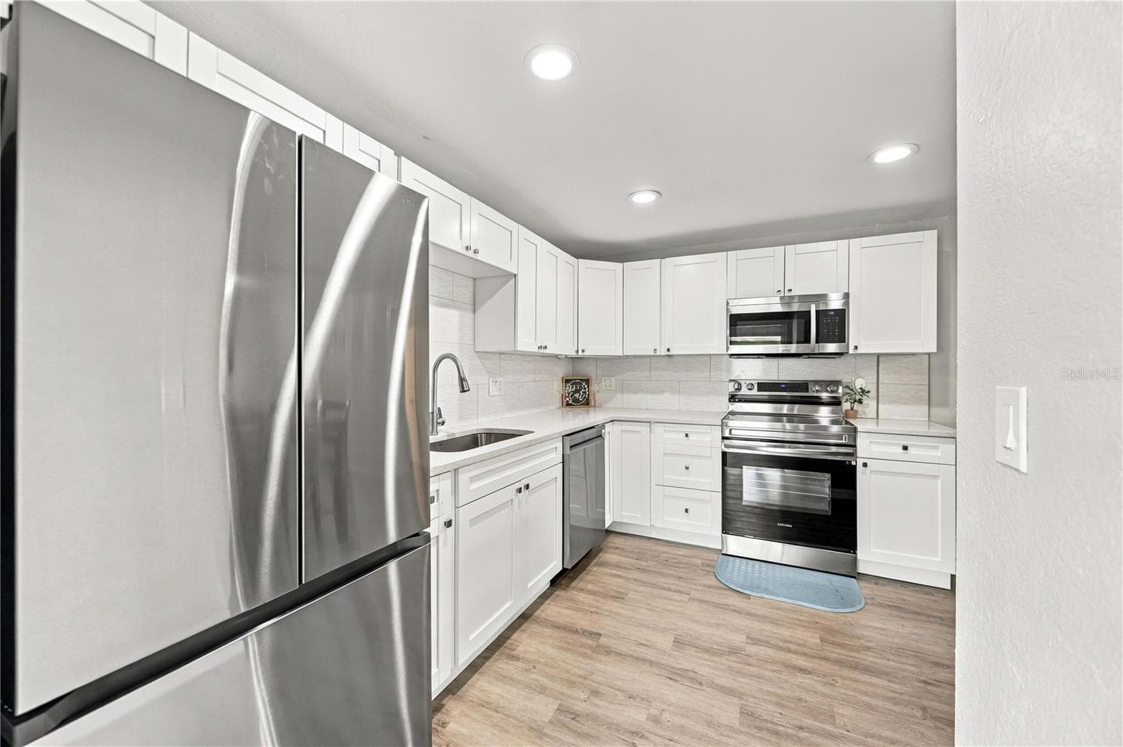 Single Family Residence at 123 VIRGINIA CT, ENGLEWOOD, photo 12 of 36