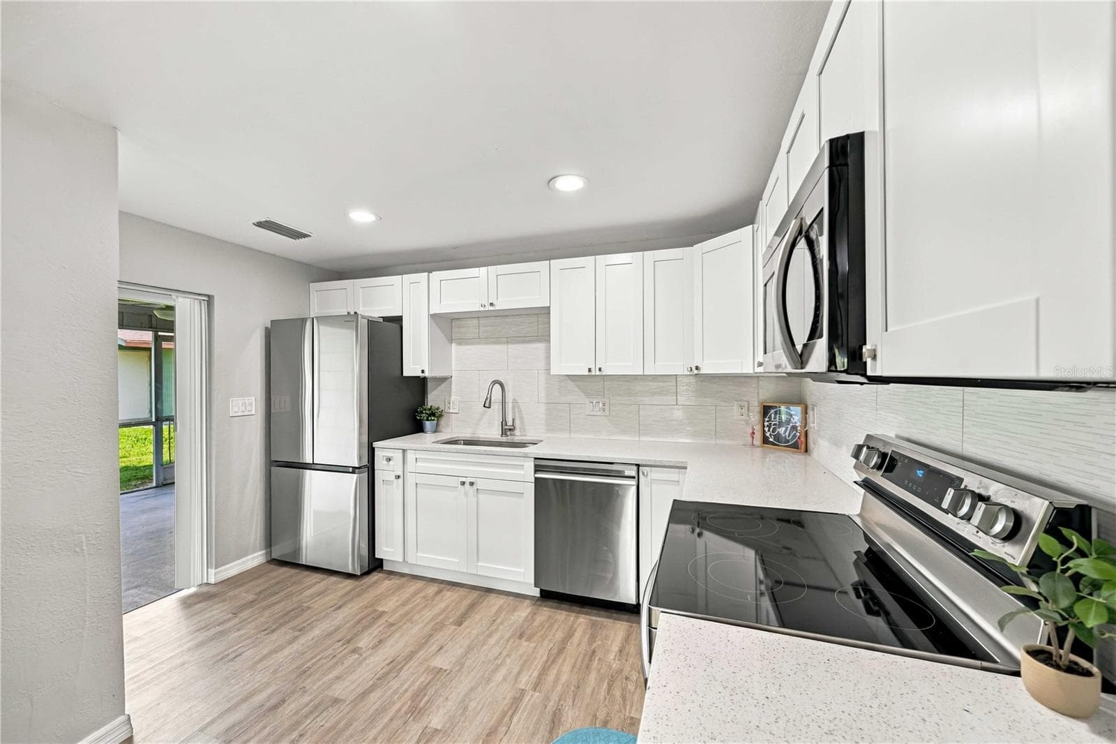Single Family Residence at 123 VIRGINIA CT, ENGLEWOOD, photo 14 of 36