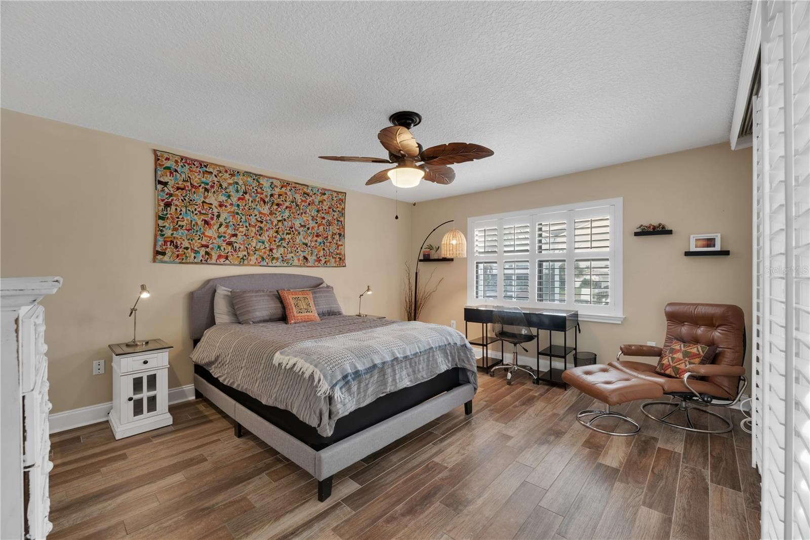 The split-bedroom floor plan offers privacy and flexibility with this secondary bedroom located on the opposite side on the home from the Primary Suite. - 743 KINGSTON CT, APOLLO BEACH