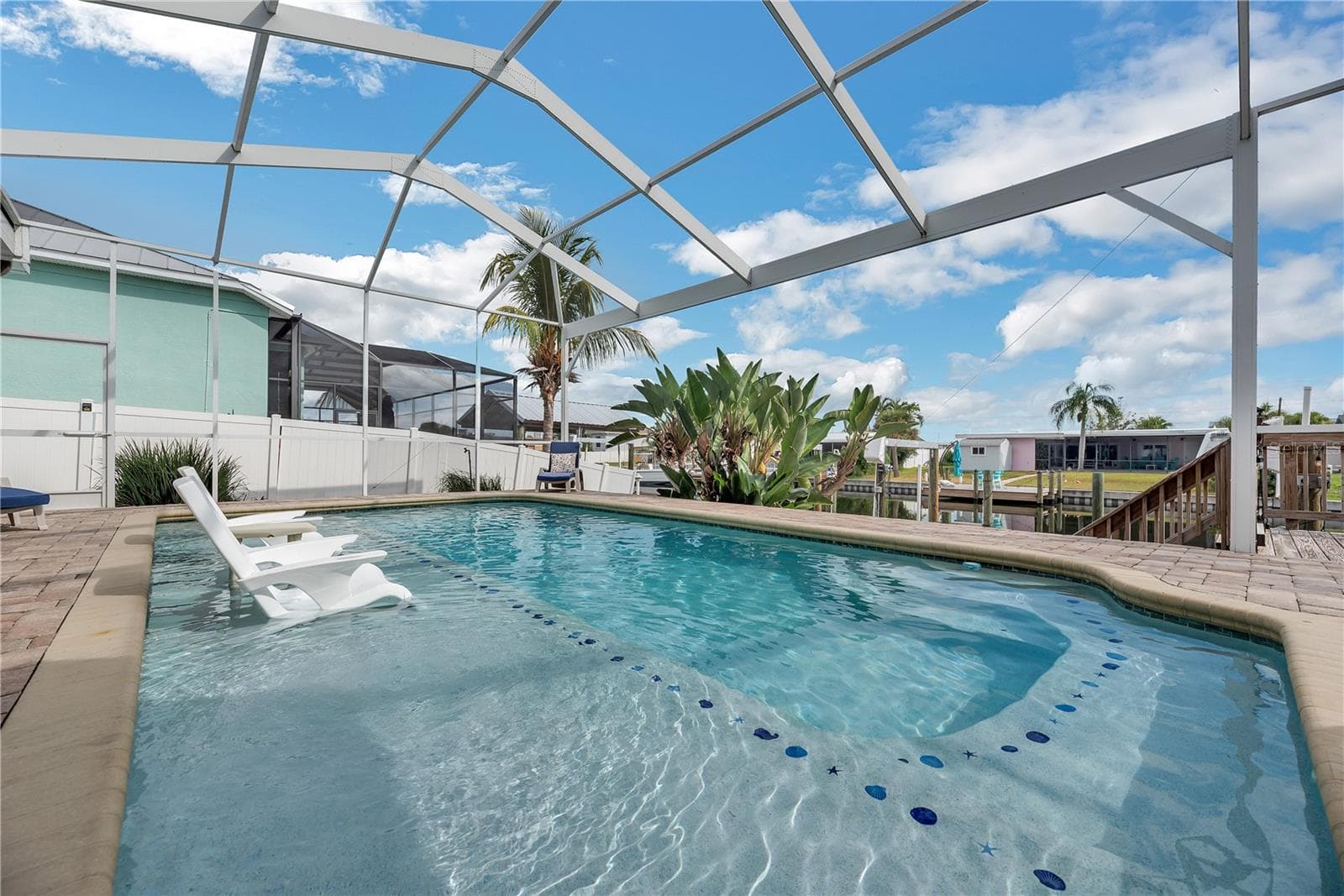 Relax and enjoy! - 743 KINGSTON CT, APOLLO BEACH