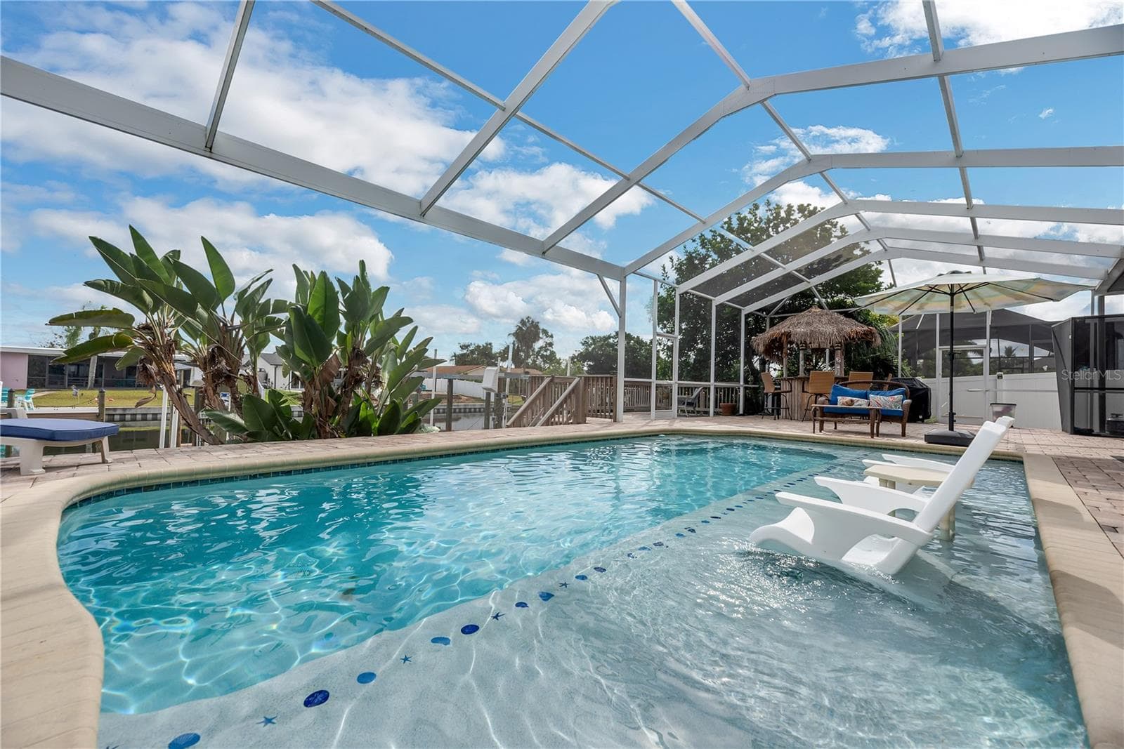 This scenic-view pool screen installed in 2022 allows expansive views of the docks and canal without support beam obstruction. - 743 KINGSTON CT, APOLLO BEACH