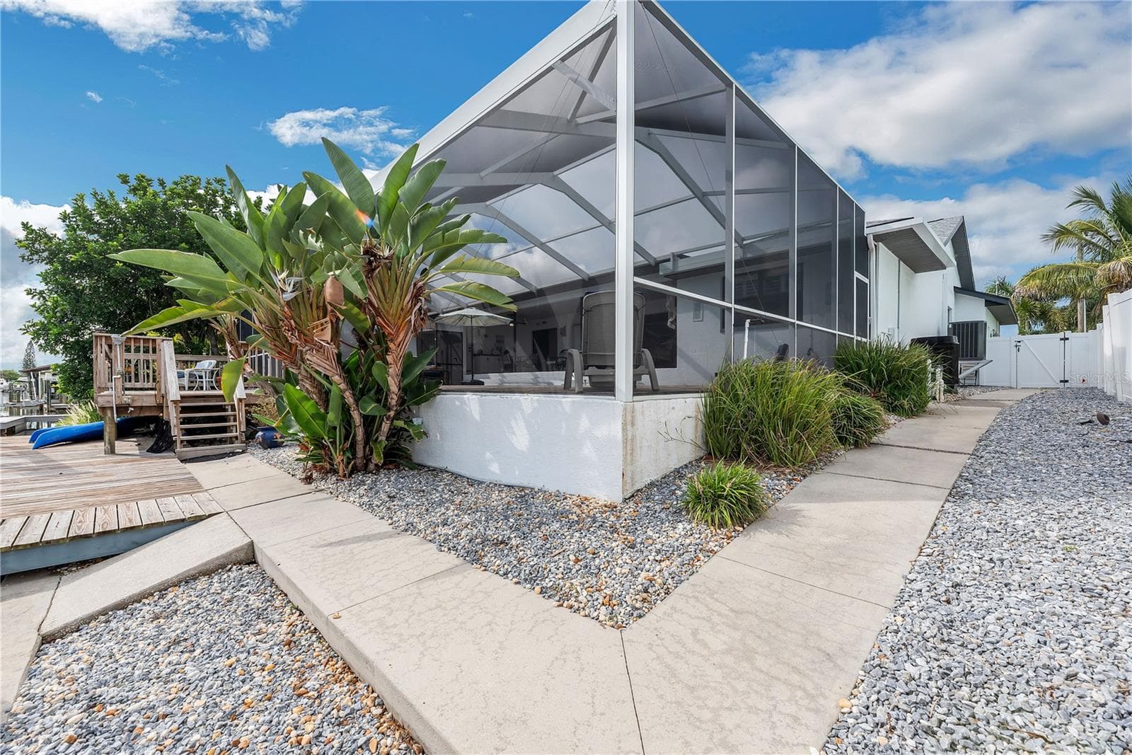 The lot is completely fenced with PVC fencing and there is a walkway on both sides with a low maintenace landscape design hard scape. - 743 KINGSTON CT, APOLLO BEACH