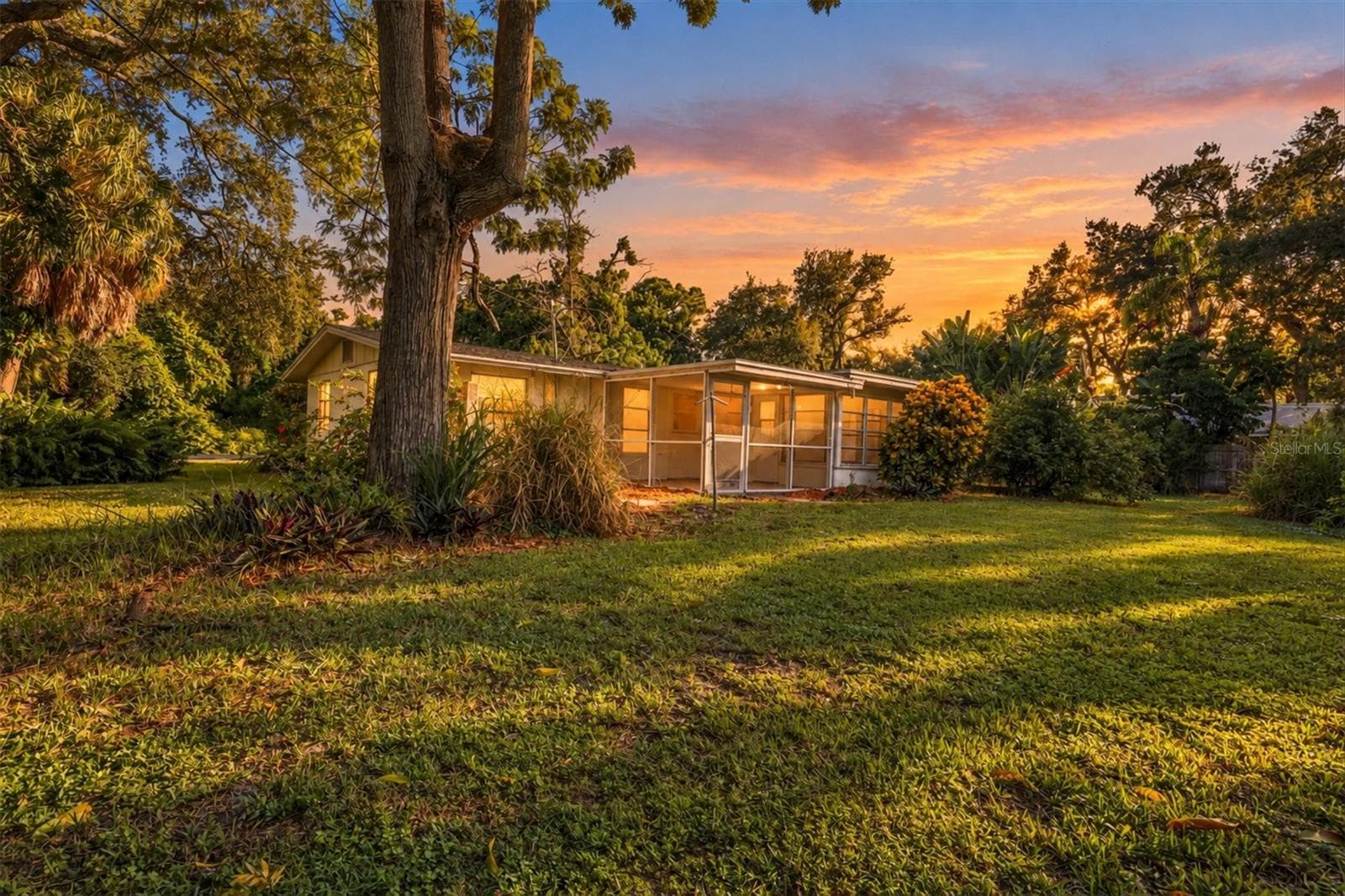 Single Family Residence at 260 SHAMROCK DR, VENICE, photo 2 of 73
