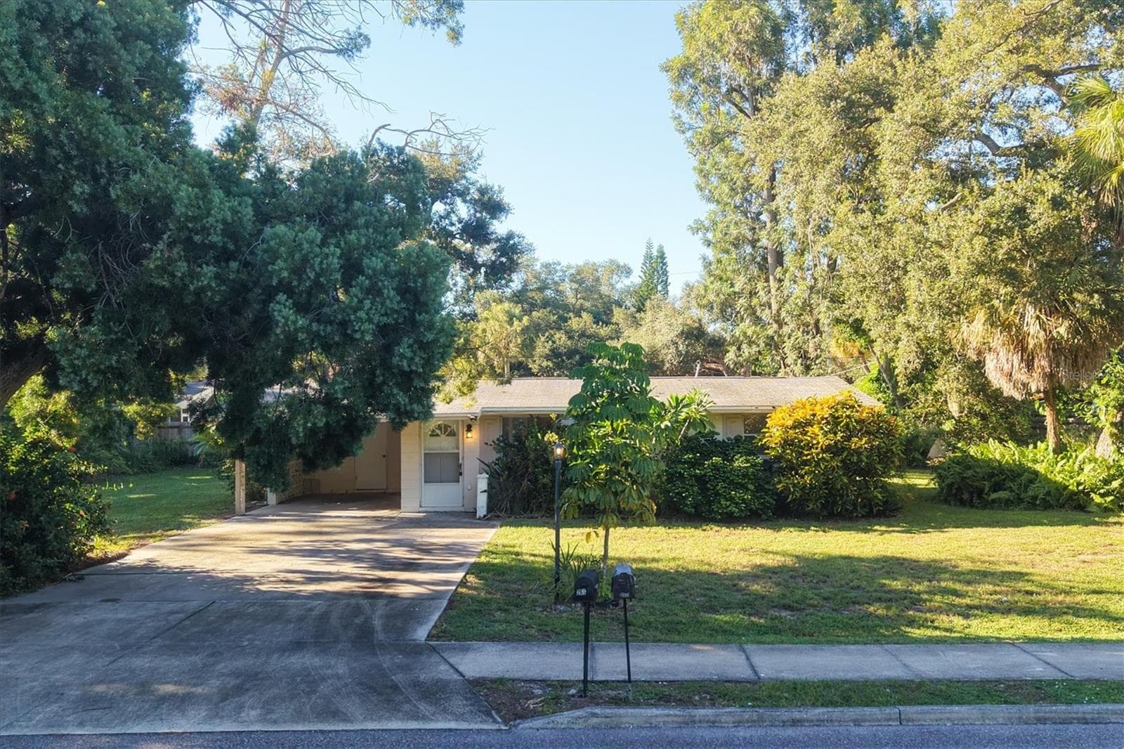 Single Family Residence at 260 SHAMROCK DR, VENICE, photo 3 of 73