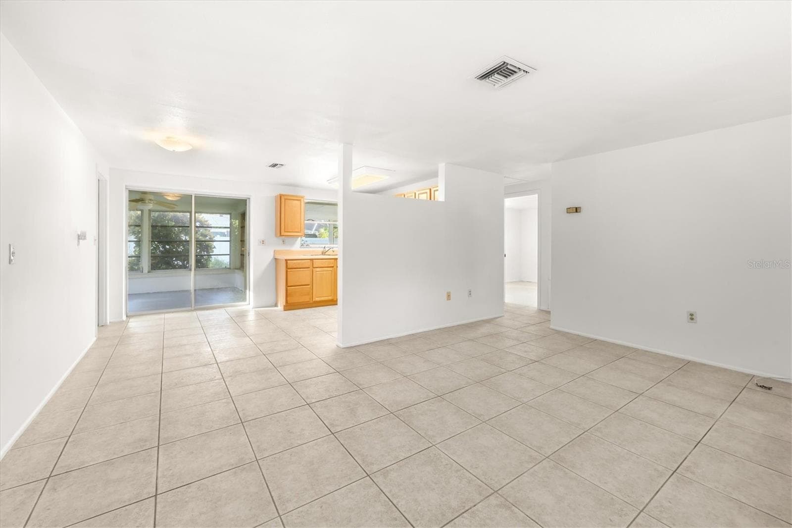 Single Family Residence at 260 SHAMROCK DR, VENICE, photo 10 of 73