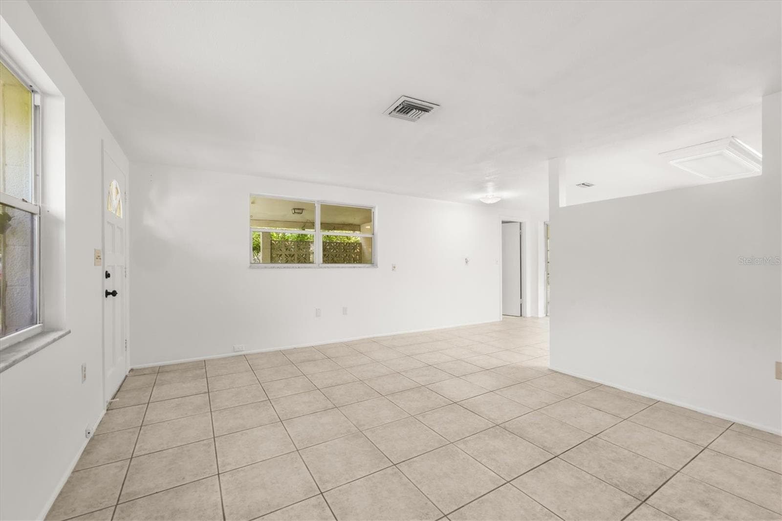 Single Family Residence at 260 SHAMROCK DR, VENICE, photo 13 of 73