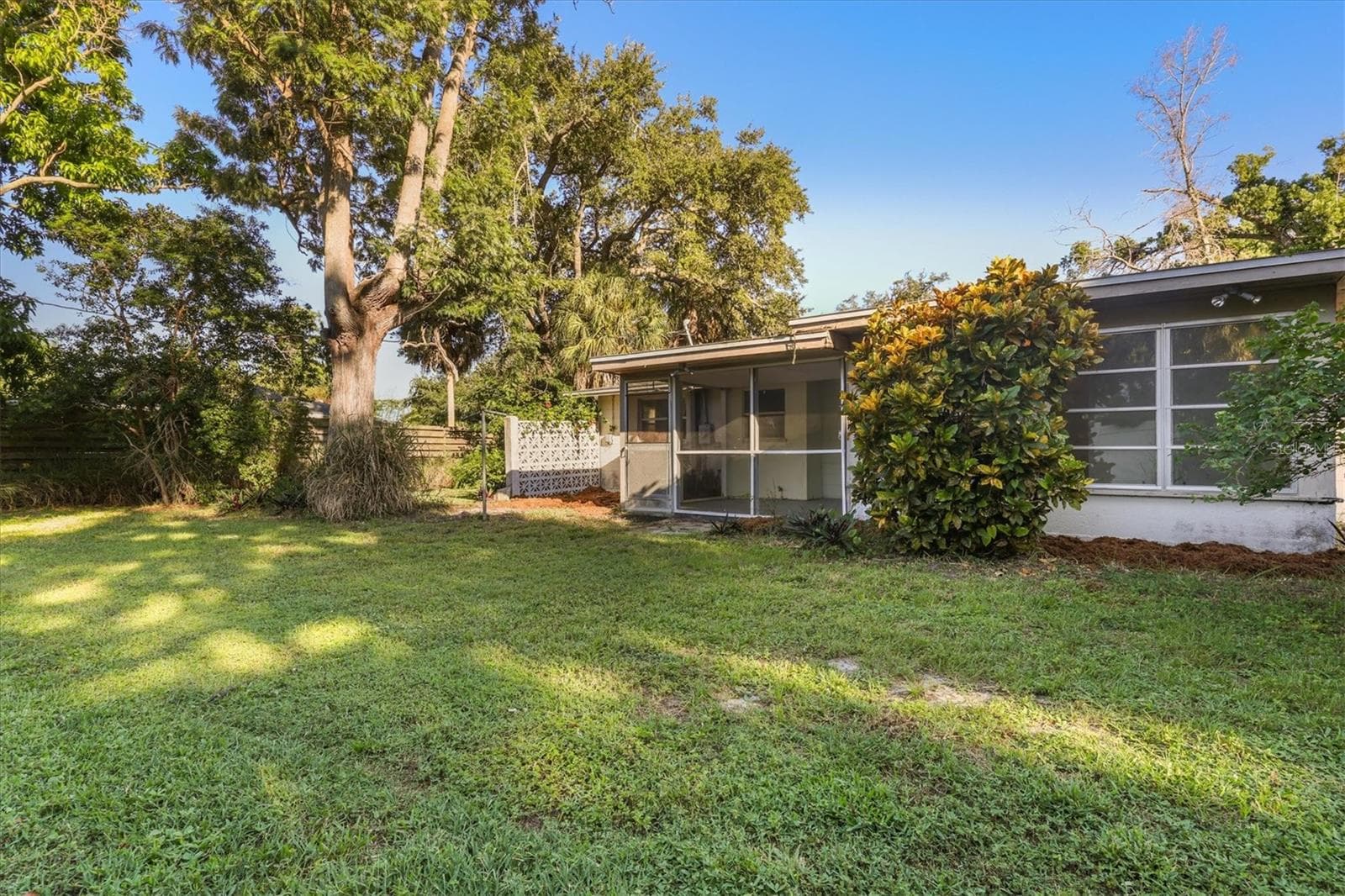 Single Family Residence at 260 SHAMROCK DR, VENICE, photo 37 of 73
