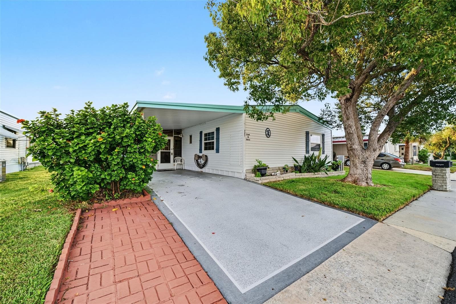Manufactured Home at 3207 BREWSTER DR, HOLIDAY, photo 2 of 69