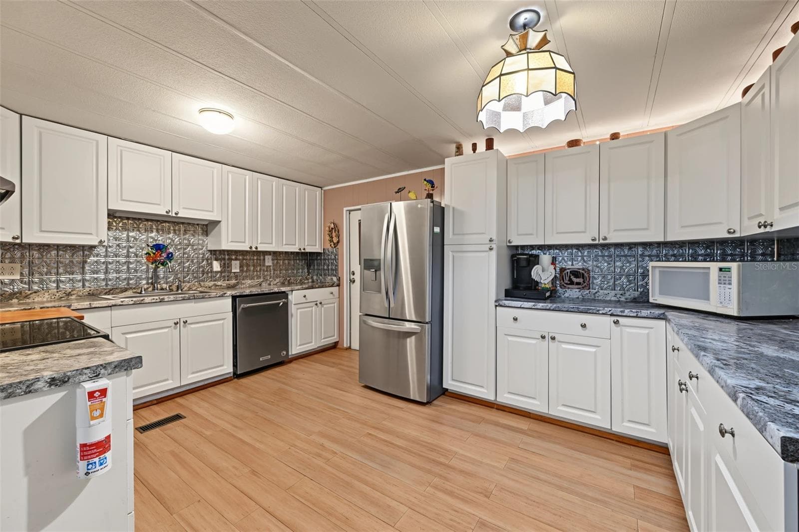 Manufactured Home at 3207 BREWSTER DR, HOLIDAY, photo 11 of 69