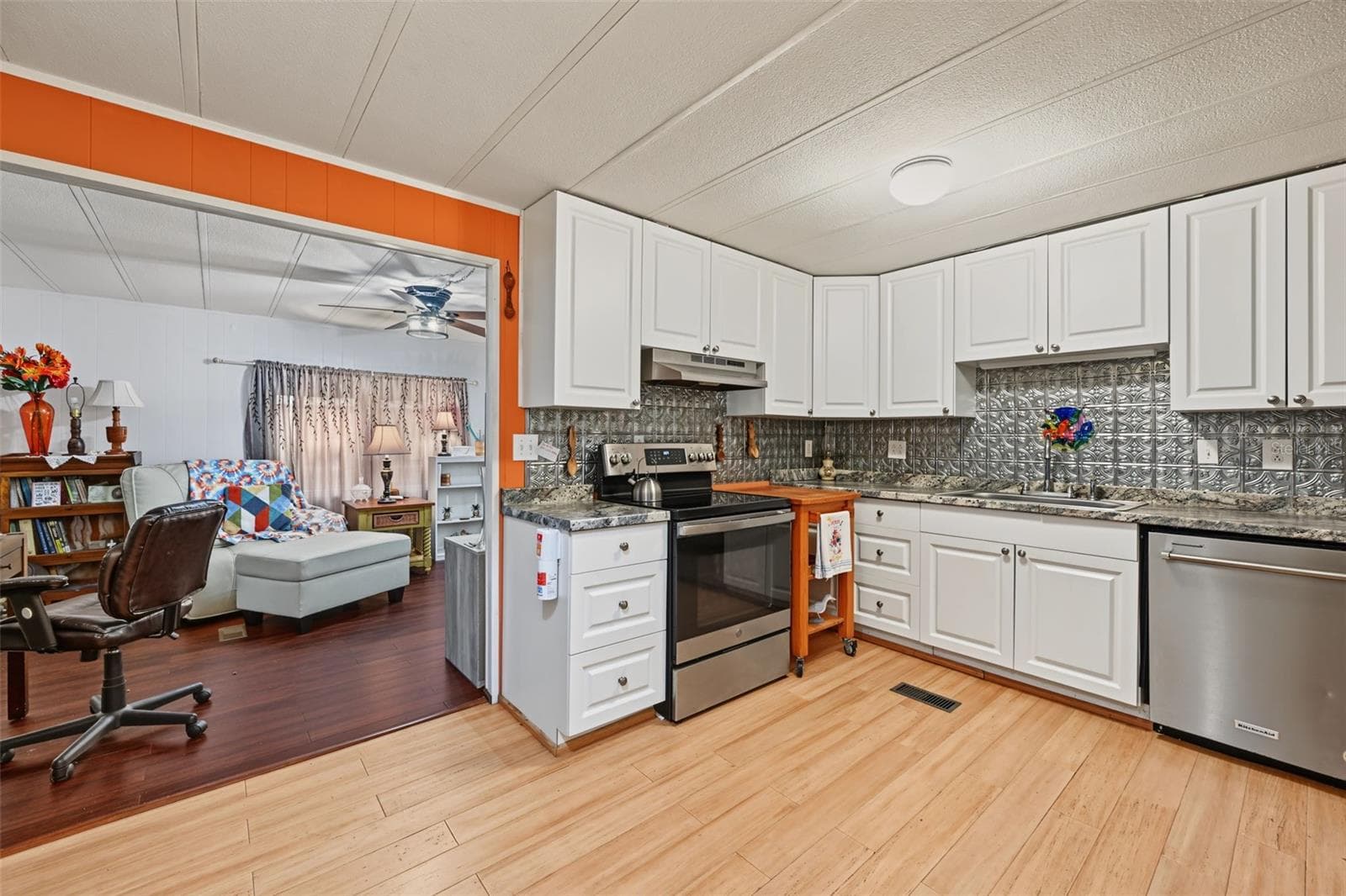 Manufactured Home at 3207 BREWSTER DR, HOLIDAY, photo 12 of 69