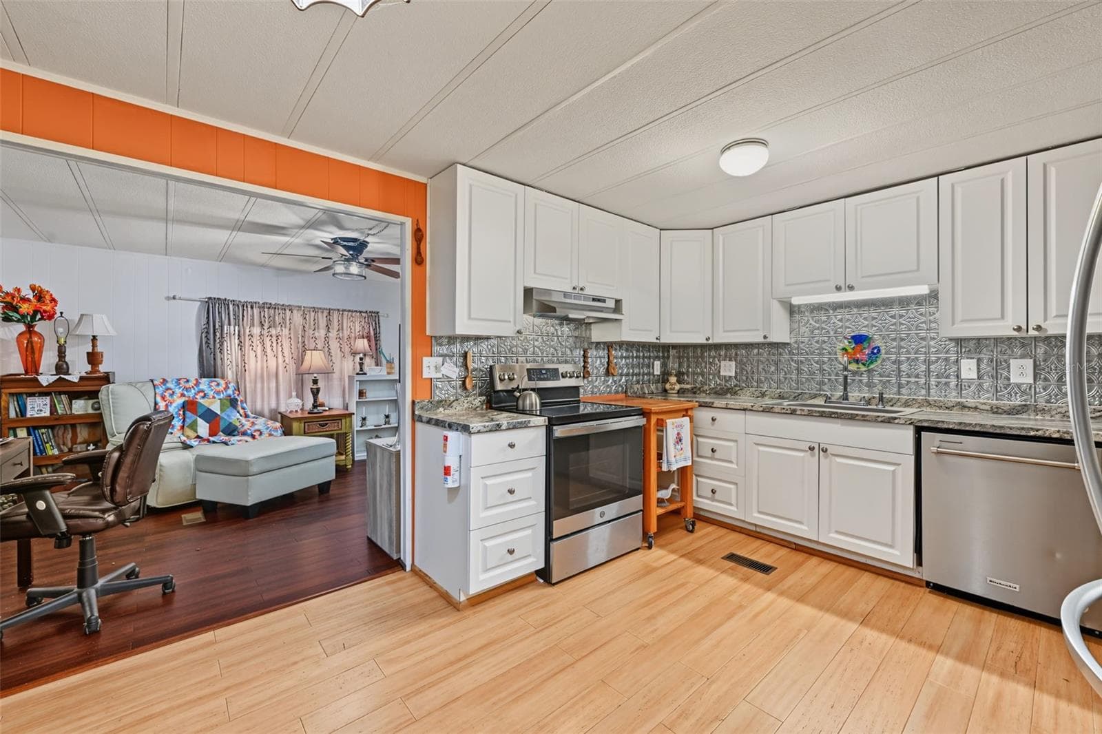 Manufactured Home at 3207 BREWSTER DR, HOLIDAY, photo 14 of 69