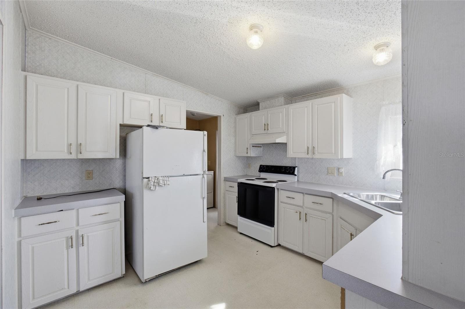 Manufactured Home at 34900 HAPPINESS WAY, ZEPHYRHILLS, photo 5 of 30